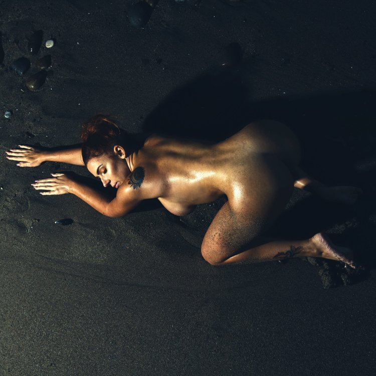 Amanda Nicole Naked ass