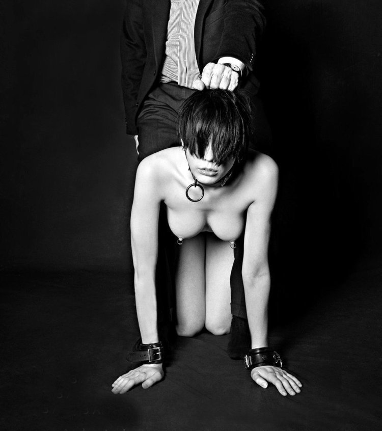 Pose of humility in women