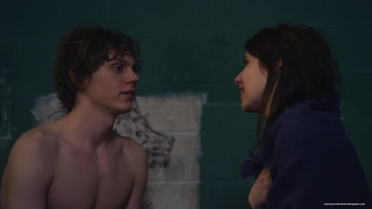 Sofia Floyd guitarist