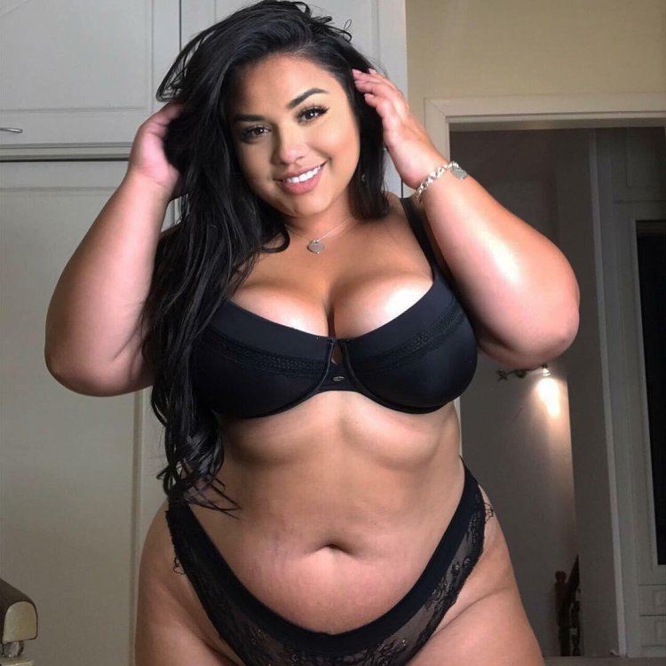 Plus-Size Diana Sirokai