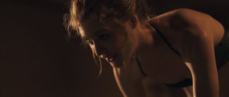 Mackenzie Davis Topless
