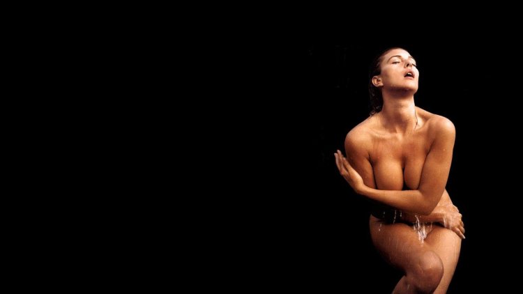 Monica Bellucci photo naked