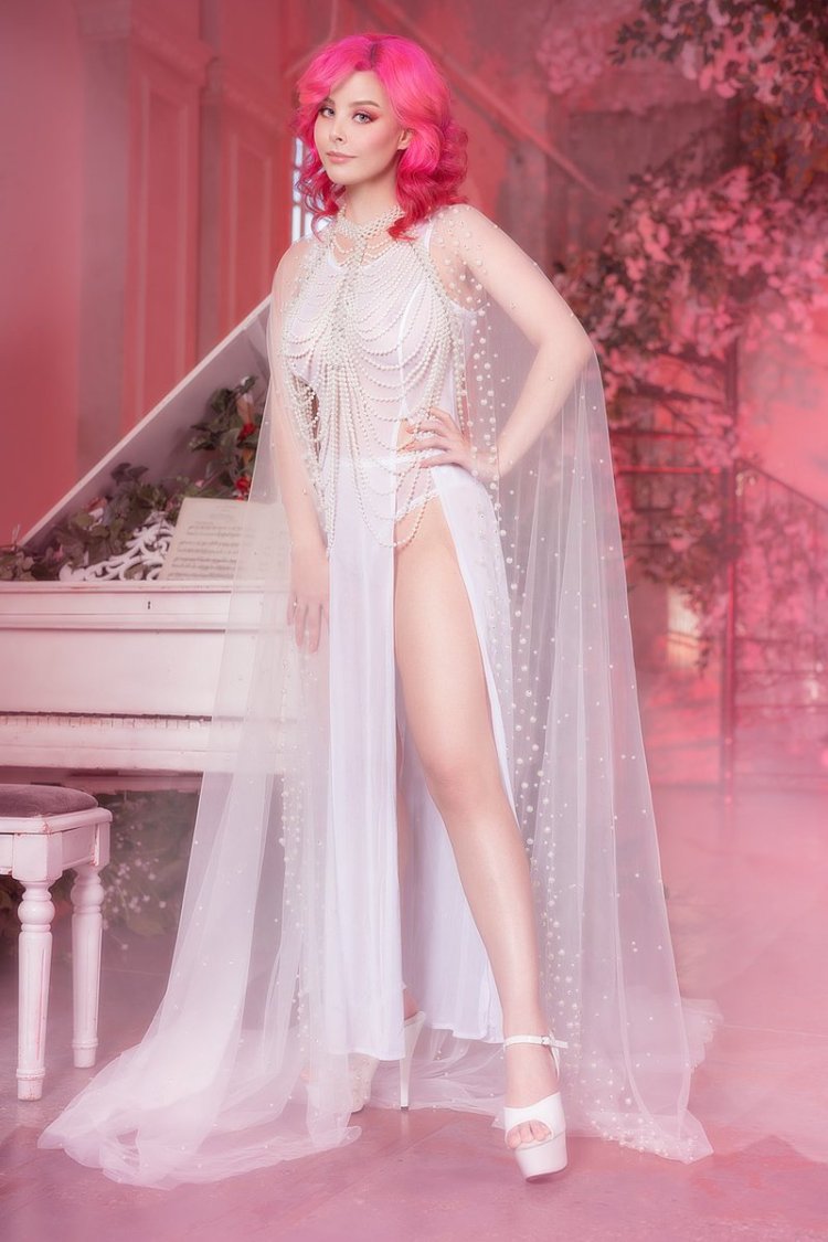 Helly Valentine Slum