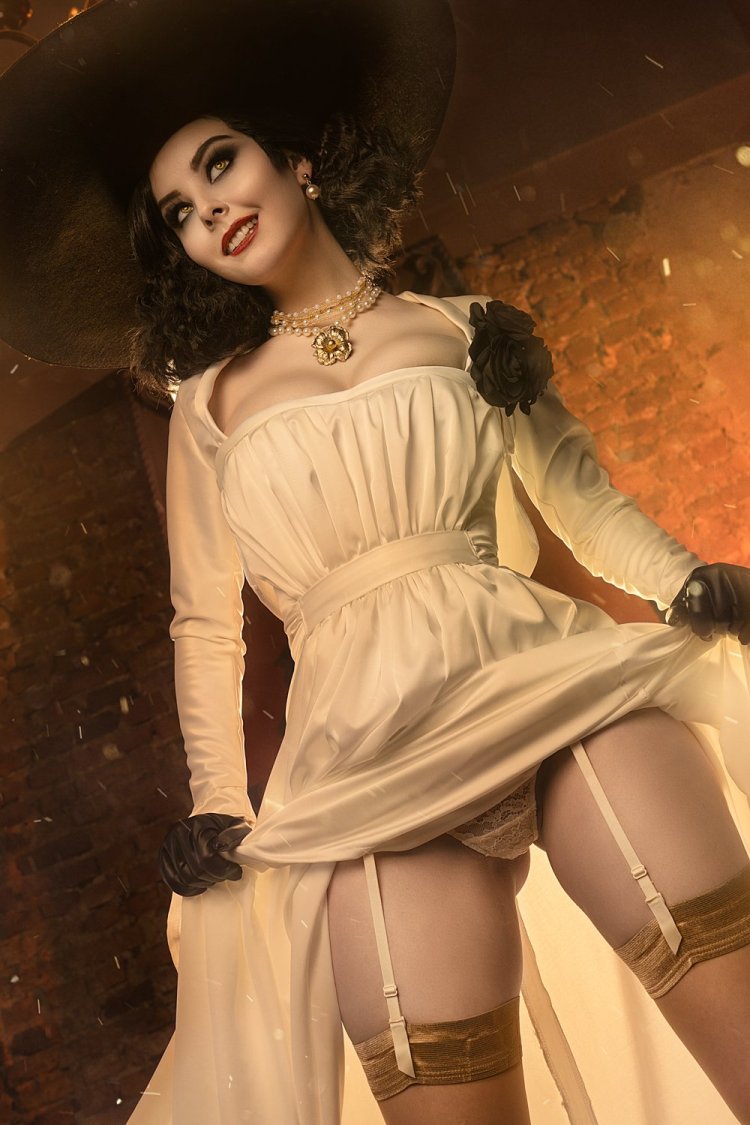 Alsina Dimitrescu Cosplay