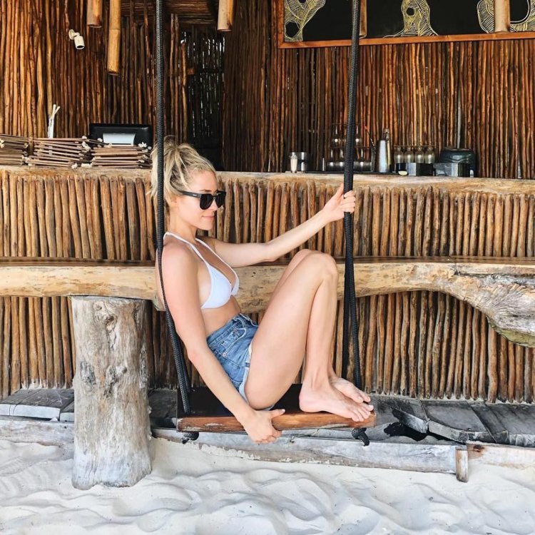 Christine Cavallari boobs