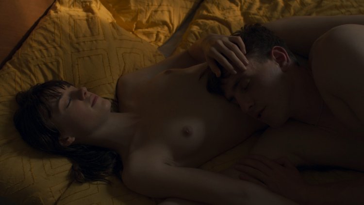 Daisy Edgar-Jones breast