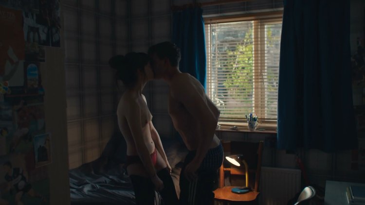 Daisy Edgar-Jones Daisy Edgar-Jones Naked