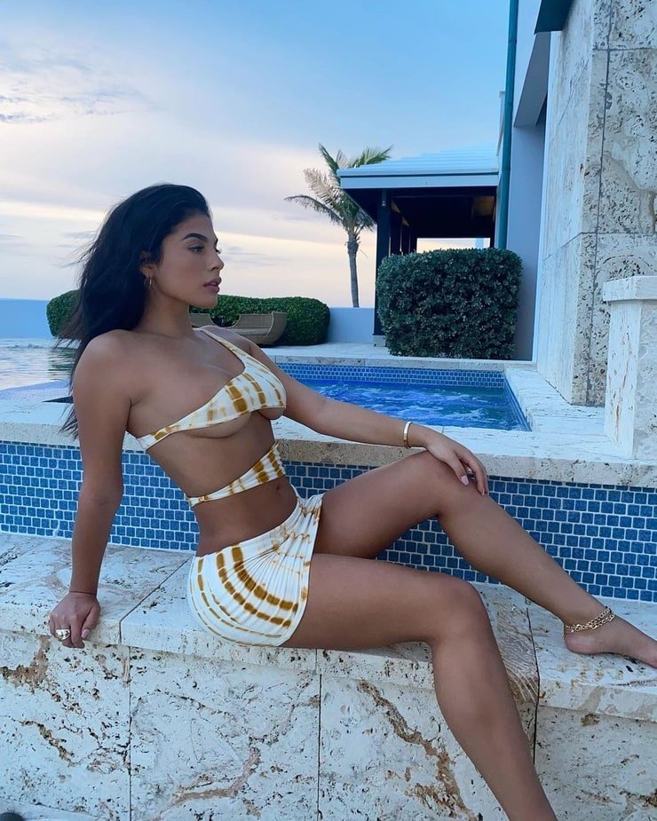 AMANDA TRIVIZAS Growth