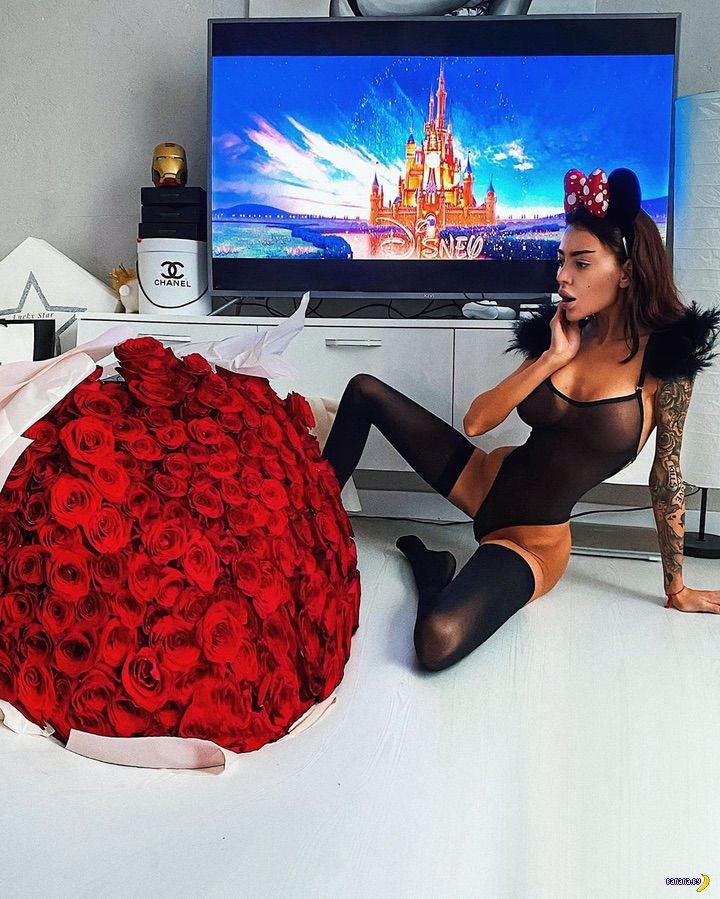 Model Alena Omovich to plastic