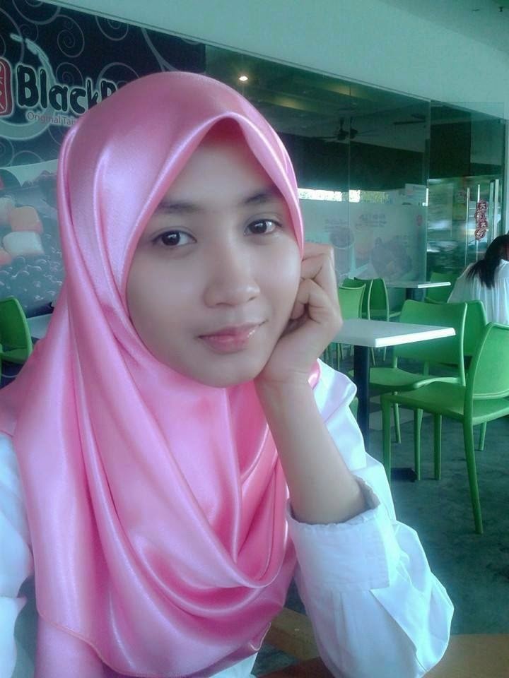 Jilbab Bugil Holya