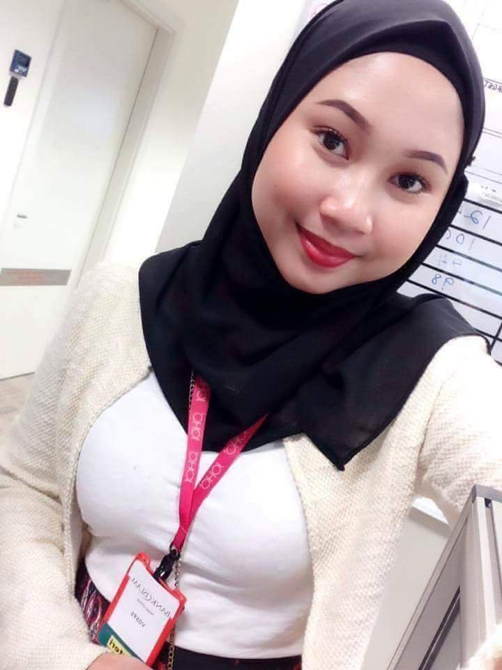 Tante Jilbab Bugil Hot