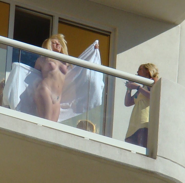 Naked women in the window are spied