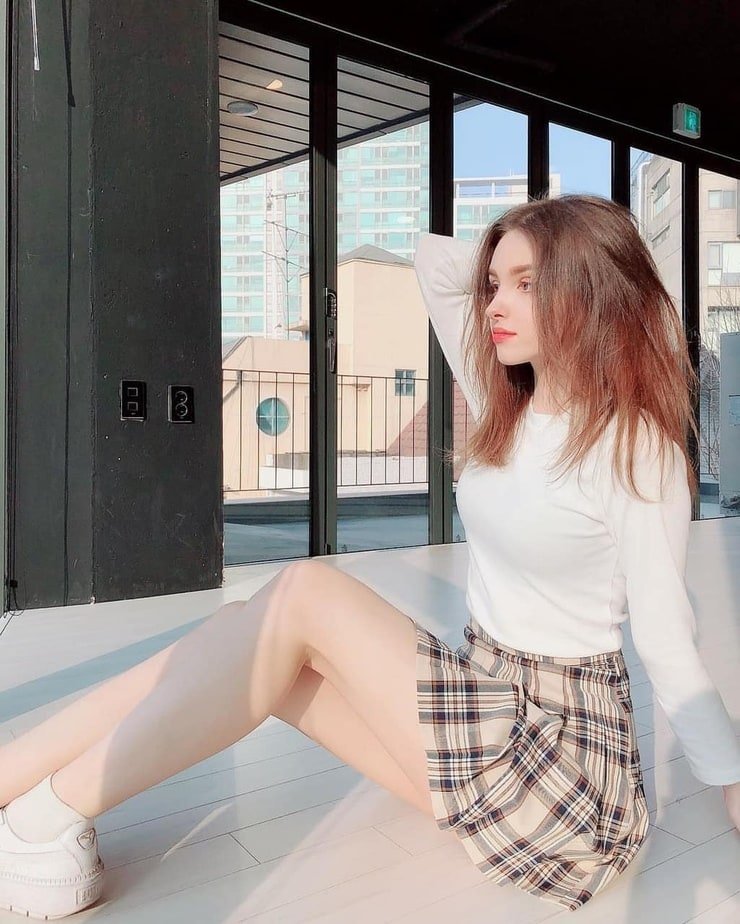 Elina Karimova figure