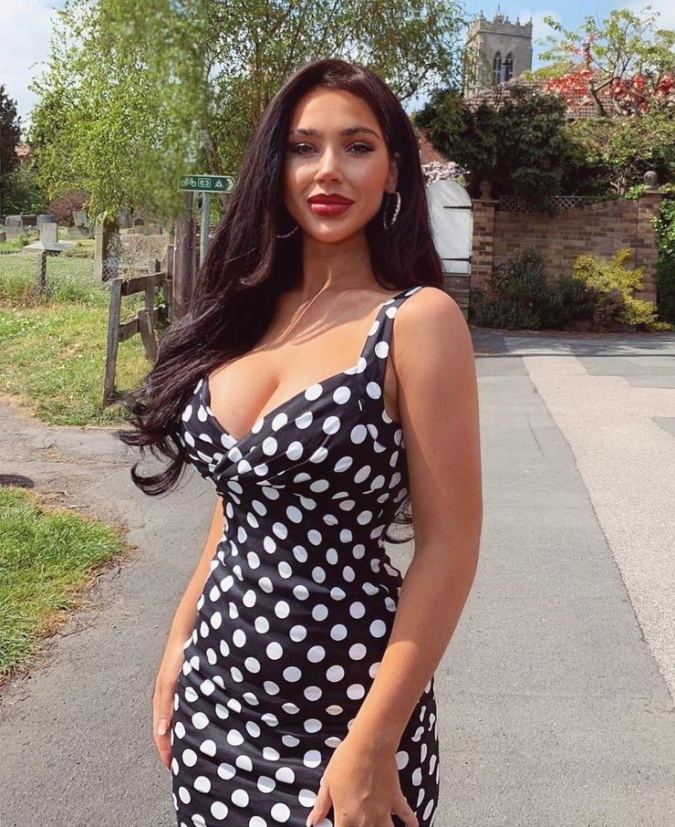 Georgina Rodriguez powder