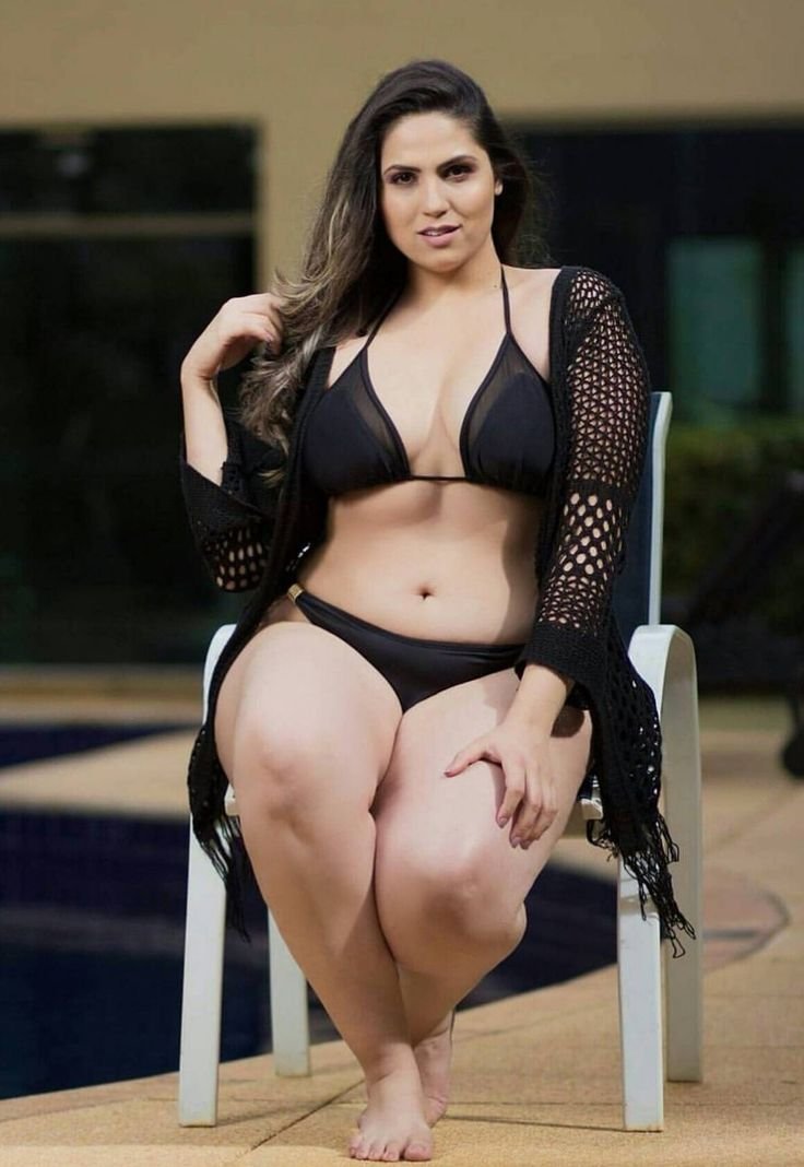 Caroline Ribeiro Plus Saiz