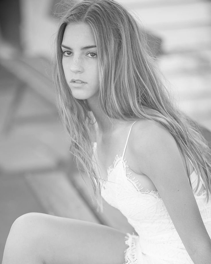 Emily Feld model