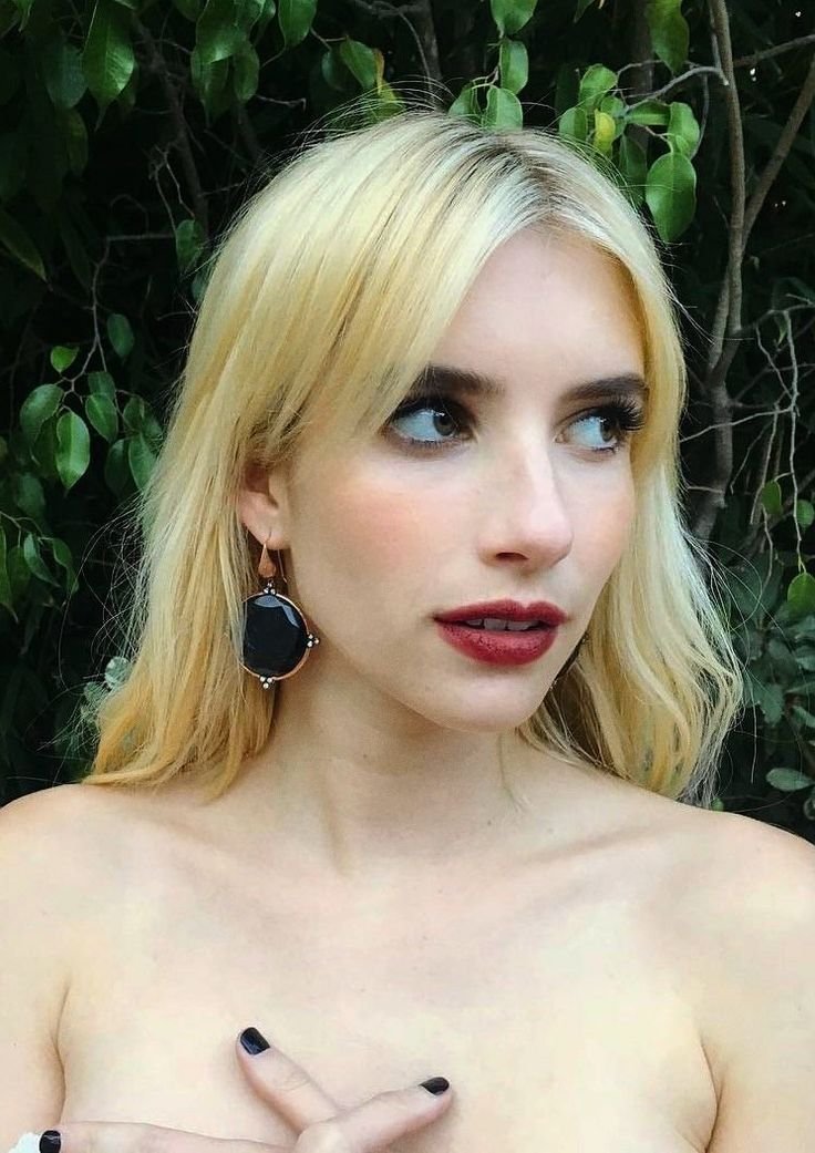 Emma El Roberts hot