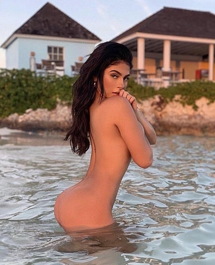 Model Amanda Trivizas