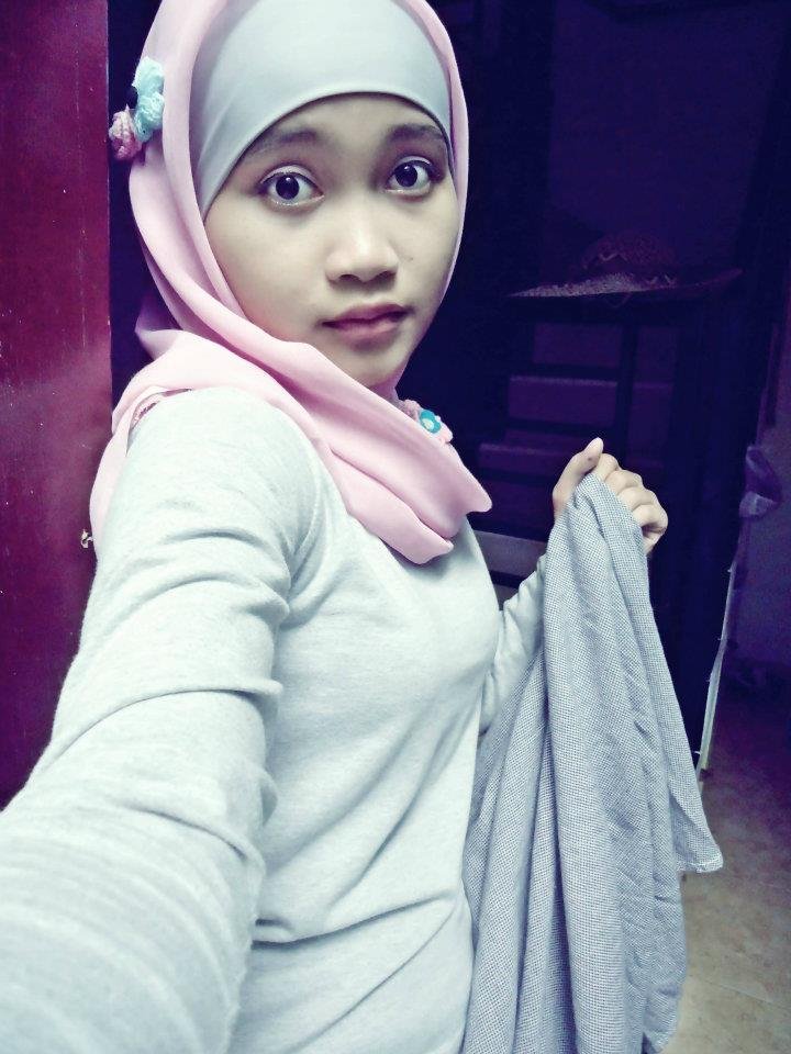 Jilbab Bugil Holya