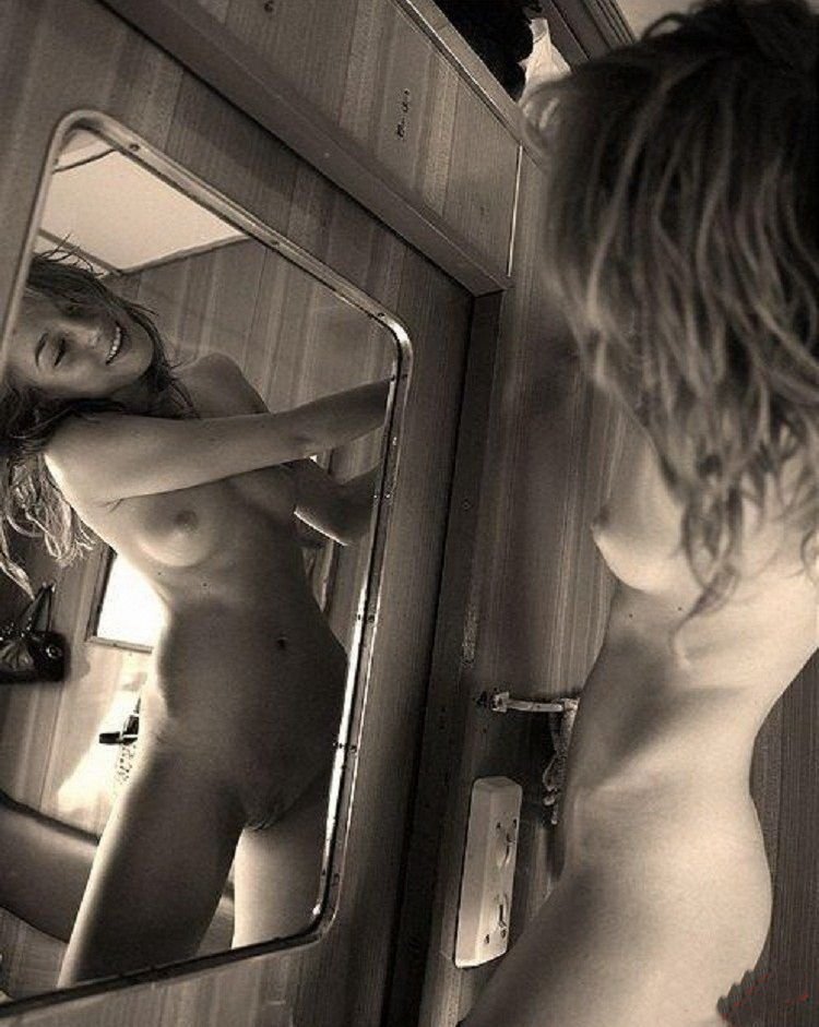 The girl undressed in the subway