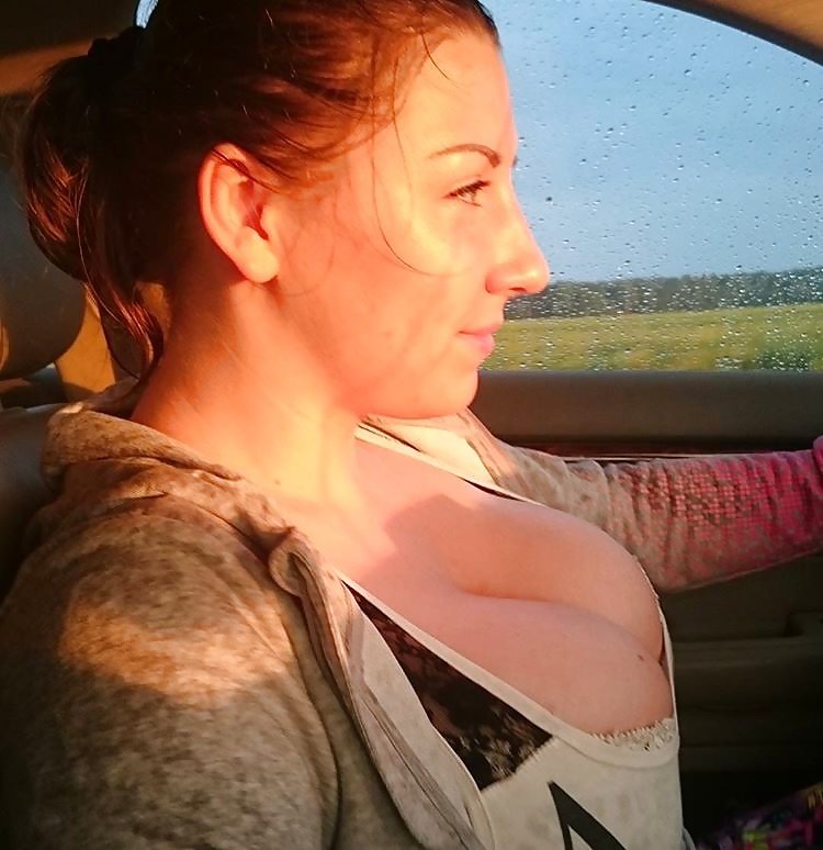 Samantha Lila Selfie