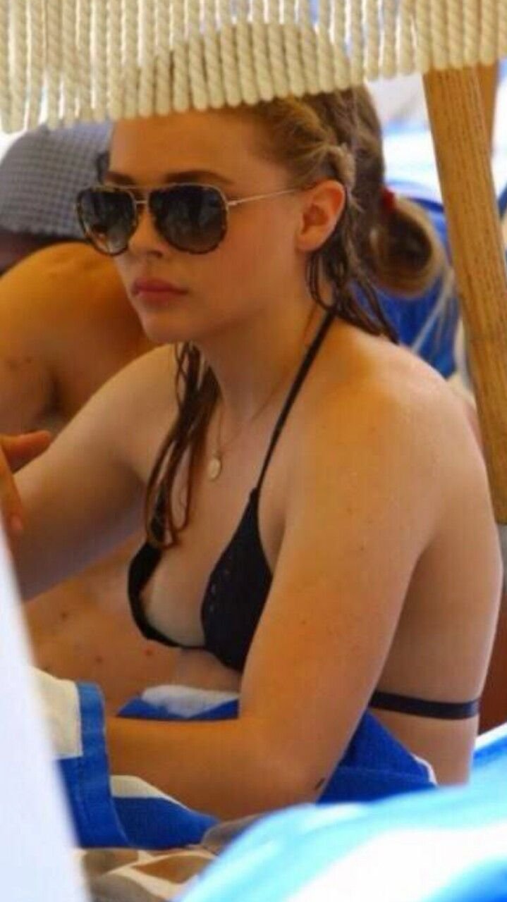 Chloe Motra in underwear