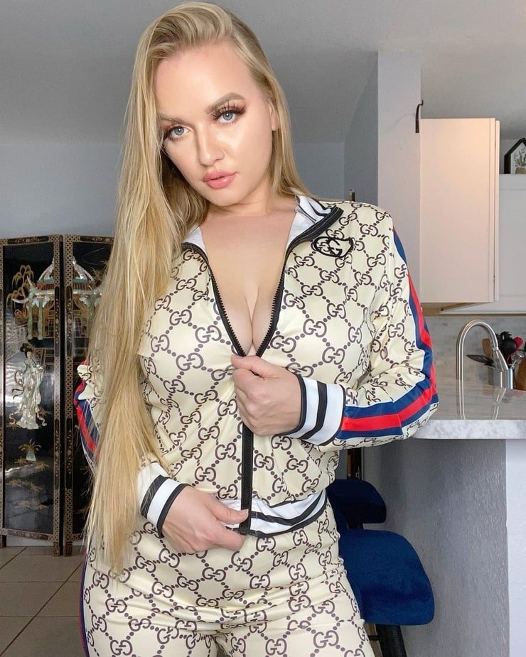 Angelica Maria Model Saiz