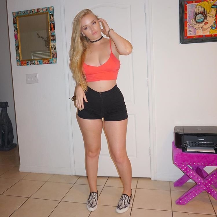 Angelica Maria @baddangelofig