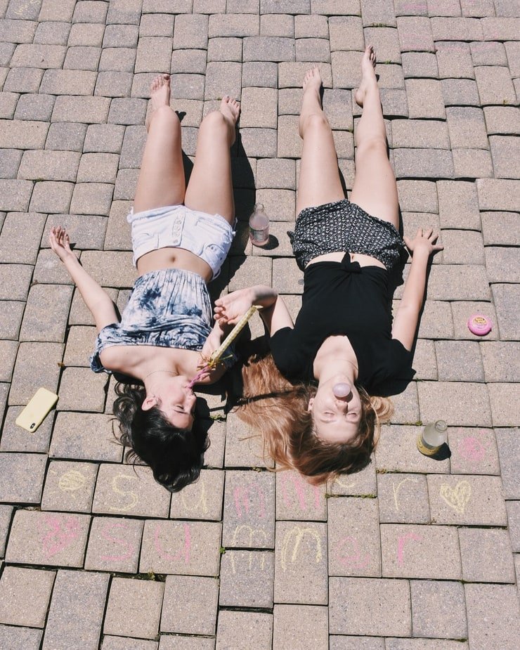 Charli d’amelio two girls