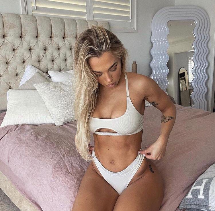 Model Tammy Hembrow