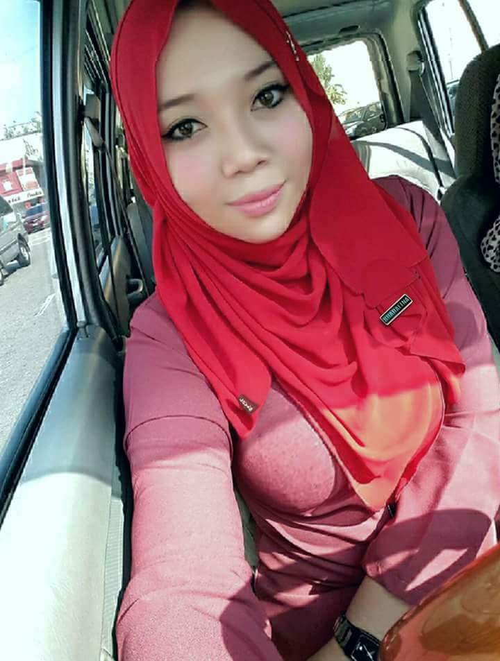 Cewek Berhijab Ngemut Kontol