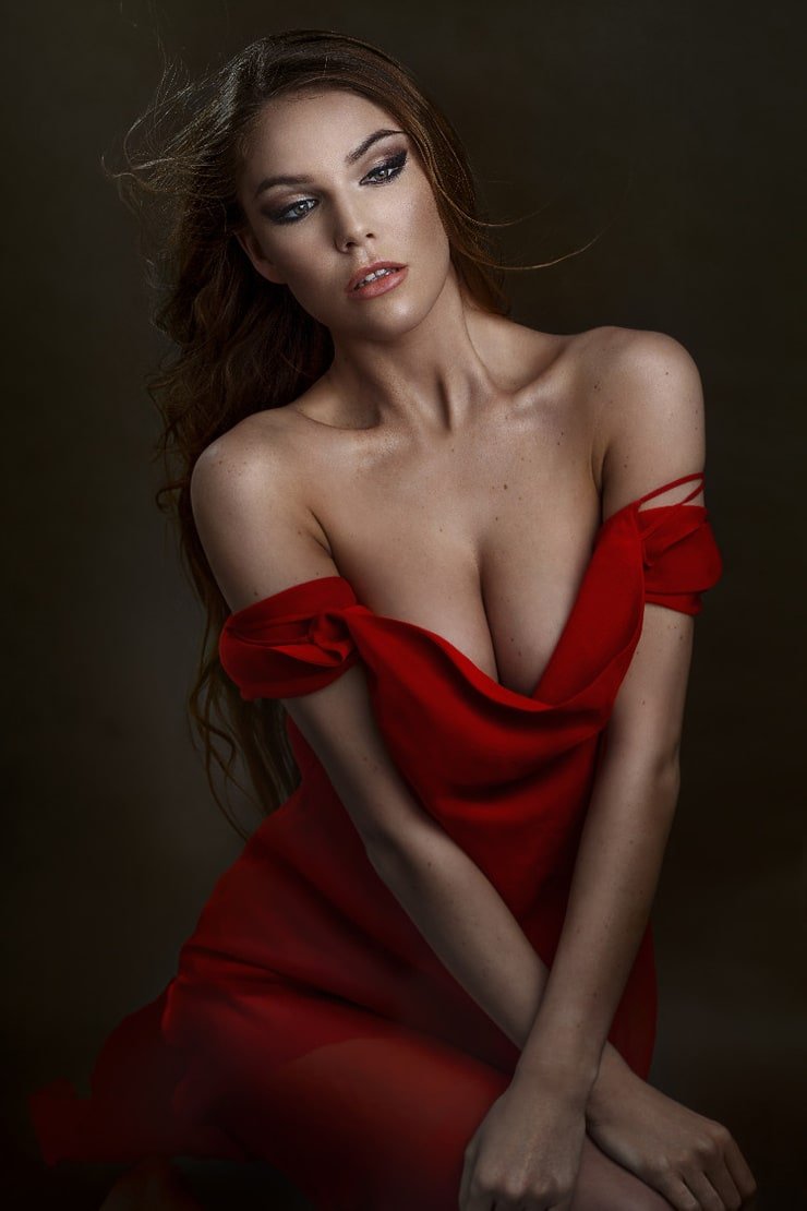 Photo striptease Polish model Patrycja Gancarz