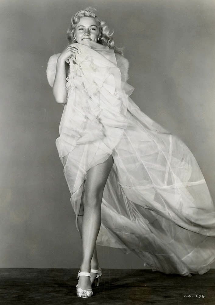 Gloria Estefan 20 years old