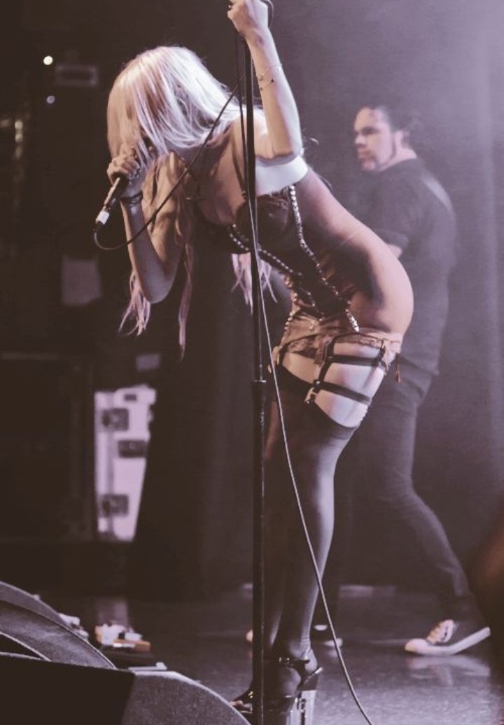 Group The Pretty Reckless soloist +18