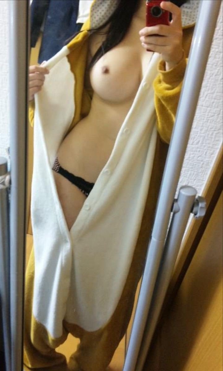 Selfy Japanese without clothes