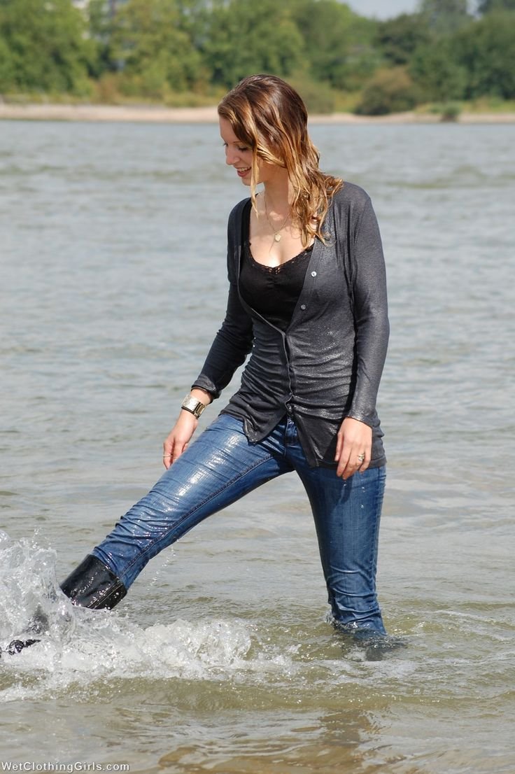 Wetlook in white clothes