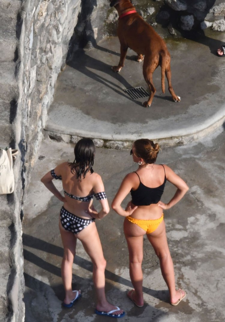 Emma Watson Paparazzi 2020