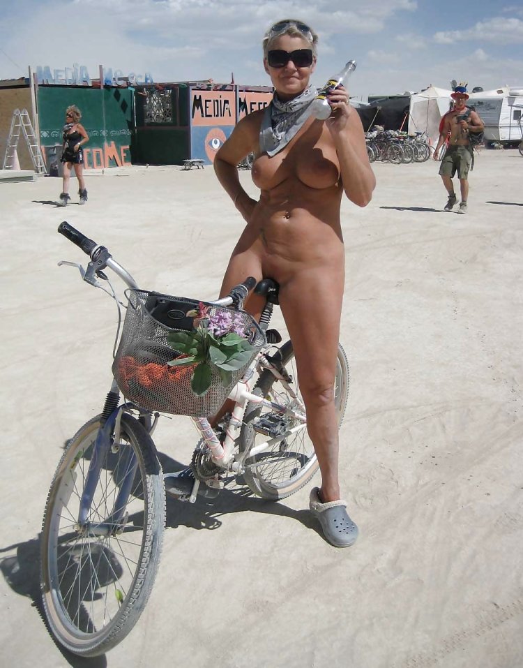 Berning Meng festival Nude