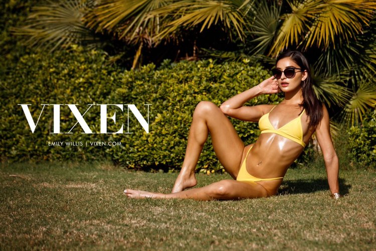 Apollonia and Little Caprice