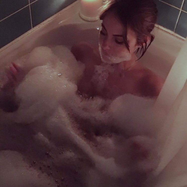 Naked Willa Holland Vagina