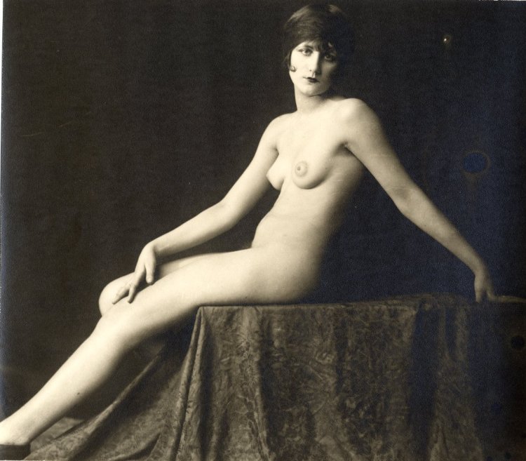 Naked Americans of the 40s