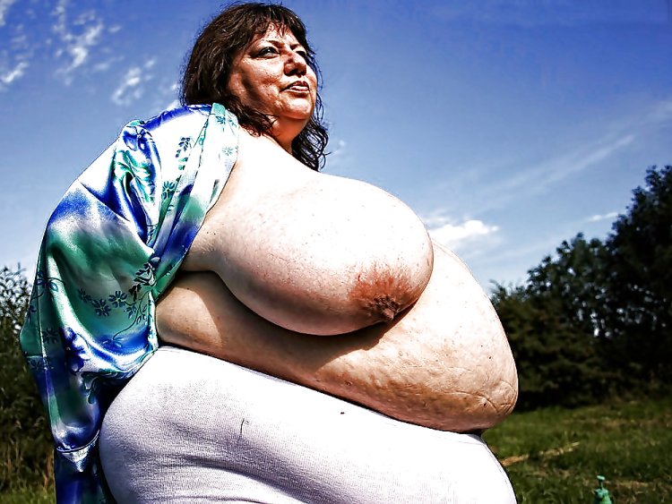 Ssbbw huge big boobs