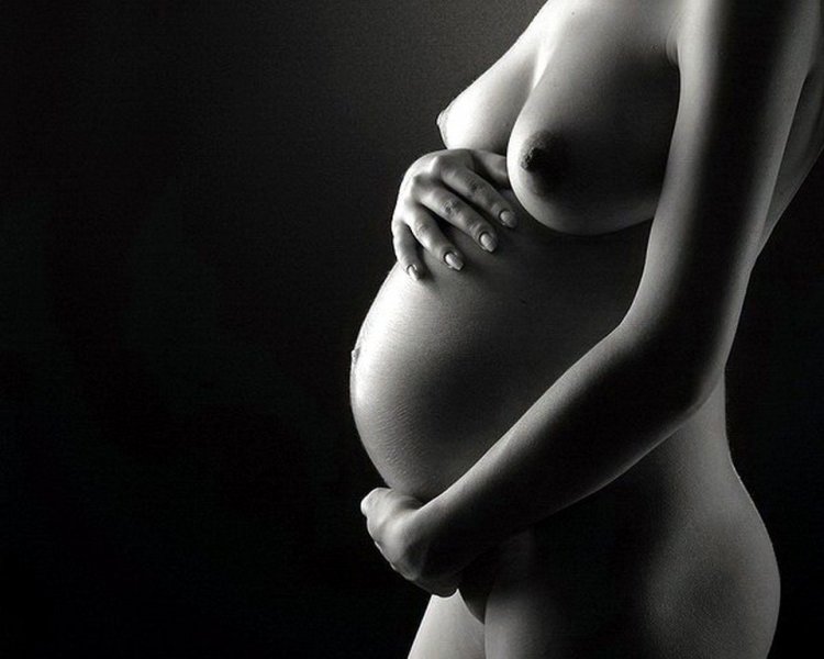 Pregnant photo shoots are naked