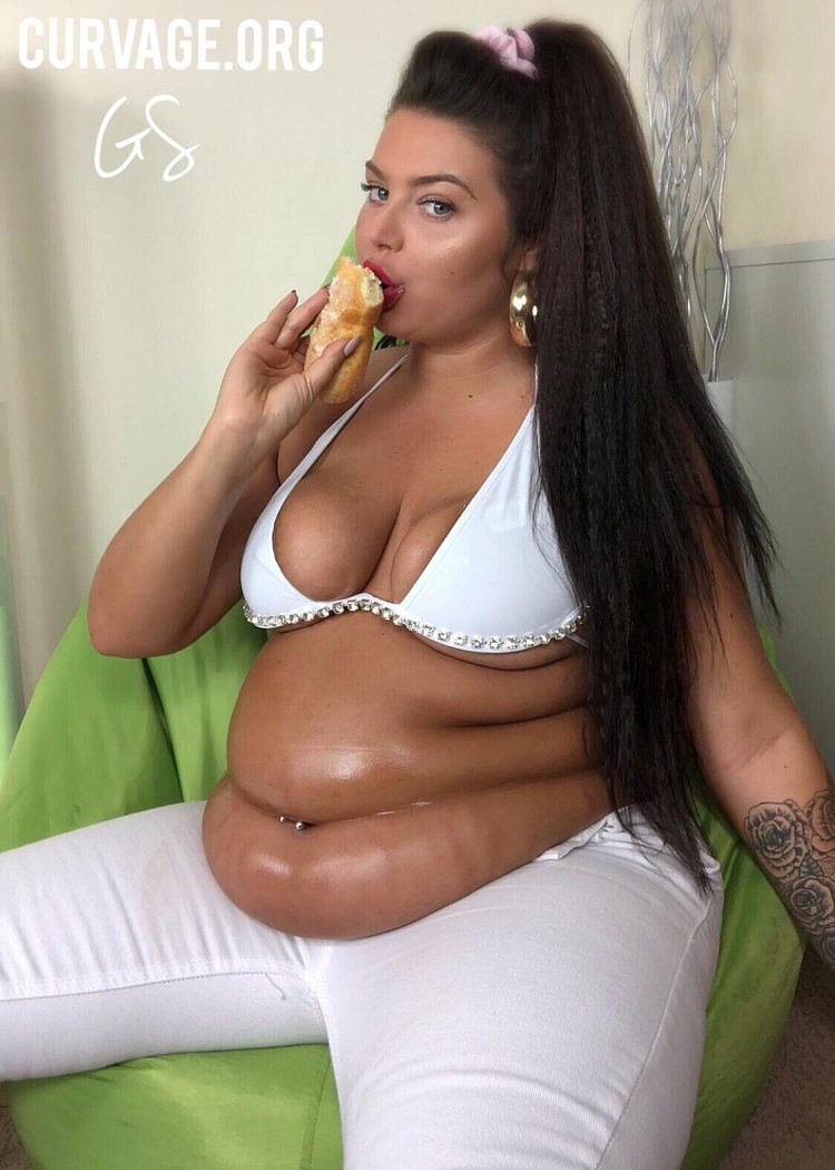 Goddess Shar Curvage 2021 feeding