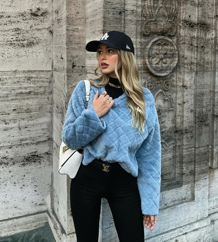 Elena Kamperi Calendar