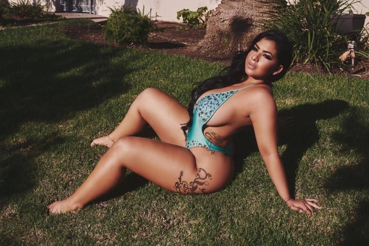 Singer Sandra Kretu Naked