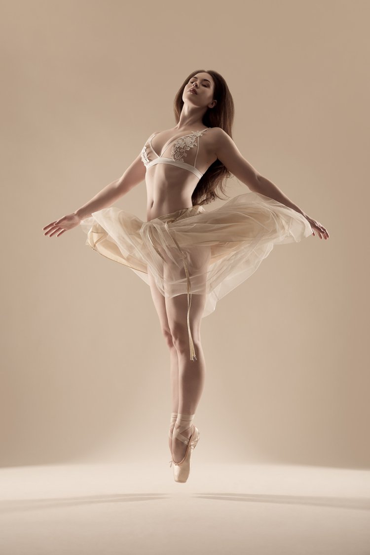 AVVA ballerina