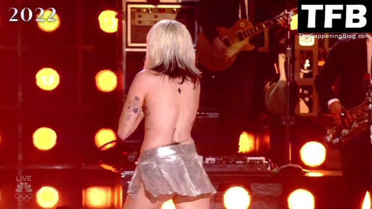 Singer Radiah Topless