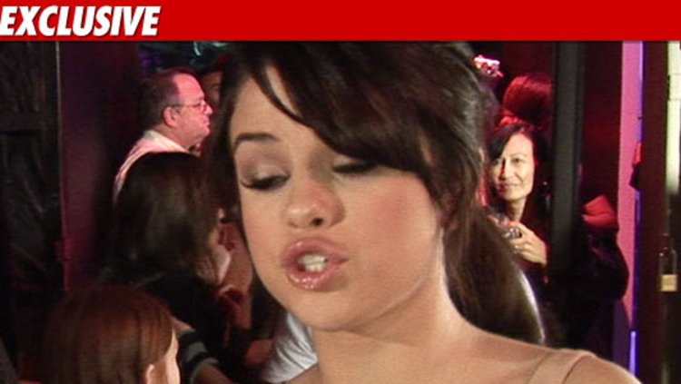 Selena Gomez Revival 2015