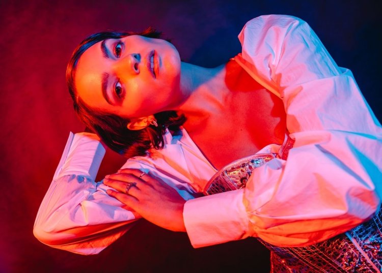 Alexandra Shipp and Brianna Hildebrand